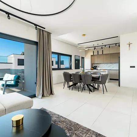 Luxury Helena, With Heated Pool * Makarska