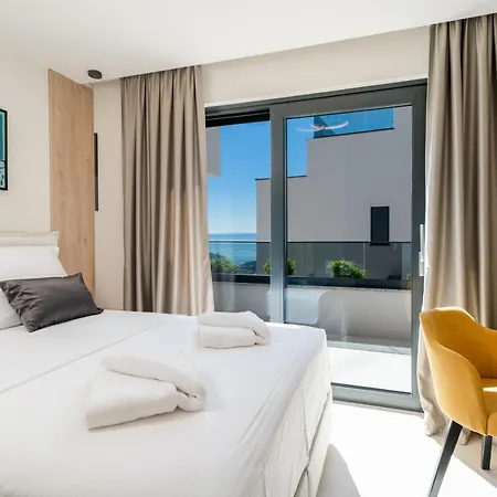Luxury Helena, With Heated Pool Makarska
