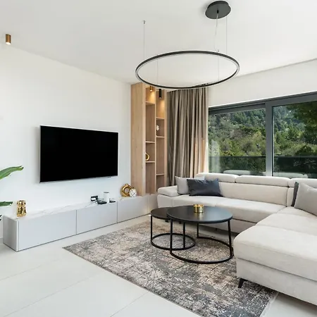 Helena Villa